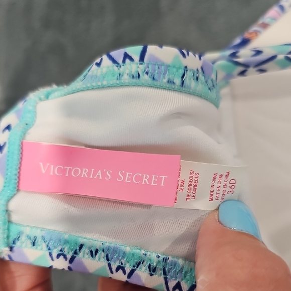 Victoria's Secret (2) Pink and Blue Bikini Tops with Adjustable Straps - Picture 4 of 6
